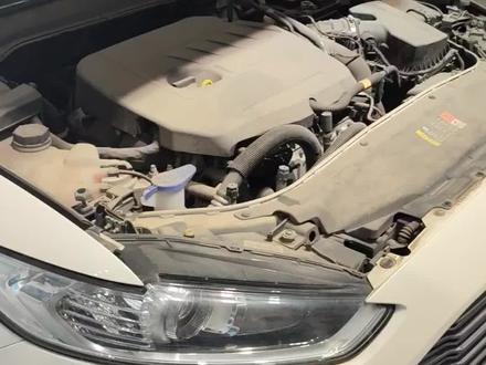 新蒙迪欧发动机异响,更换水泵。