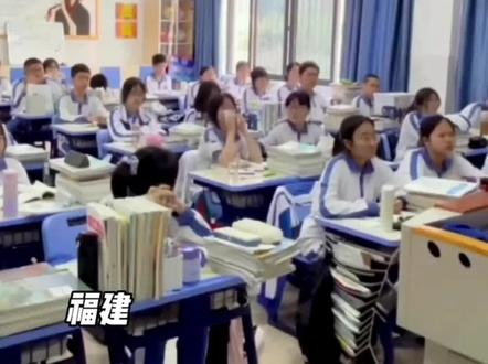 语文课上正在学习《与妻书》,数名同学感动得潸然泪下,虽然《与妻书》已经写下了一百多年,但仍荡气回肠!