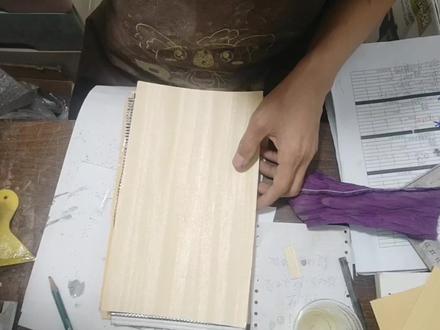 为自己制作底板还不得上点秘密武器,大芯打孔钢砂填充。