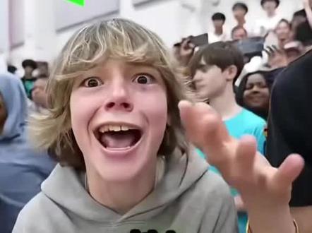 #六夫妻小子,正在和67先生,六福七小子在波波课上说了这个,你和其他的数字是跟他一样的吗?是的,你认为神是这个数字男的人,你认为是cb 7还是AB 7?