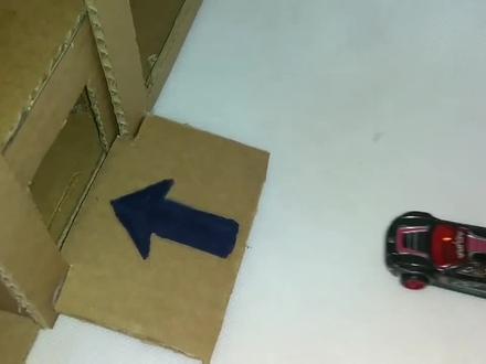 用废纸壳给风火轮小汽车做一个停车场,超级有趣