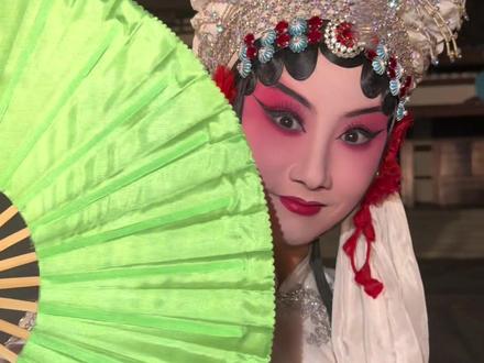 快来围观,看看中国戏曲传统妆造是怎么样完成的。#底妆 #戏曲妆 #湖南戏曲春晚