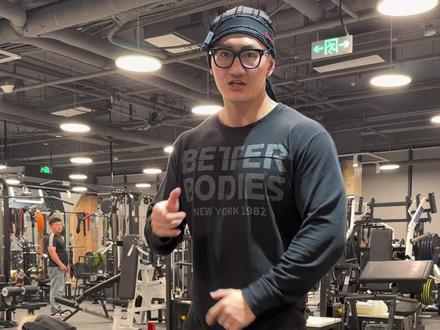 评价别人前,先看看自己几斤几两,如果健身靠说,你拿卡了,可惜,健身靠练