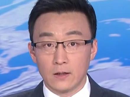 抖音主播“张雪峰”在直播中长时间使用污言秽语,相关账号已限期禁言、停播……网信部门依法查处网络名人账号违法违规行为