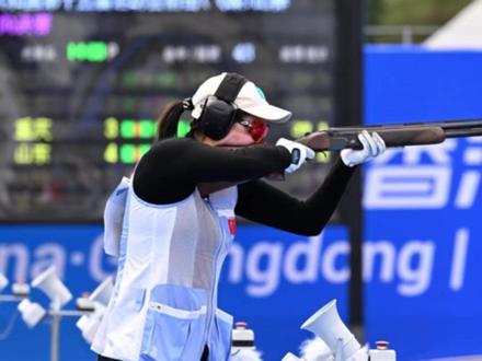 11月19日,#重庆选手范馨月夺得全运会射击女子飞碟多向金牌 是重庆历史首个全运会射击金牌 (上游新闻记者 汤皓 包靖 任君 钱波)