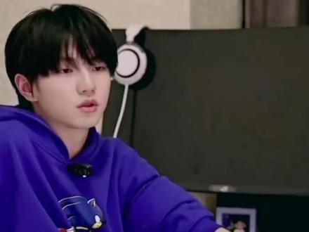 #橹穆 小狗一直摇尾巴但不说话是怎么回事~