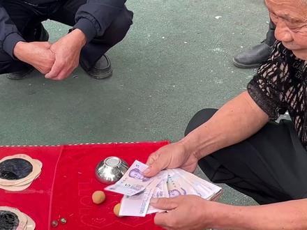 解密网络热门魔术视频!钞票连续变化,背后原理是这样