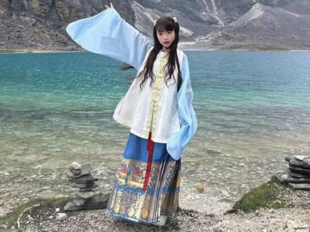 一个少数民族女孩穿汉服的十年 我想说还有好多好多个十年 虽然我是少数民族 但是汉服我也会一直穿下去的#汉服 #明制汉服 #大明少女 #明制 #马面裙