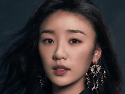 额头窄、发际线低?
只需两步 高级感满满!#颜值 #修饰脸型 #脸型分析
#形象美学 #发型设计