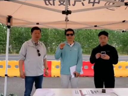 雷军盐城试验场直播全程测试小米YU7 GT 300公里瞬间刹停,友商会跟进吗?这一成绩与布加迪Chiron这类千万级超跑的水平相当#小米汽车 #雷军 #小米YU7