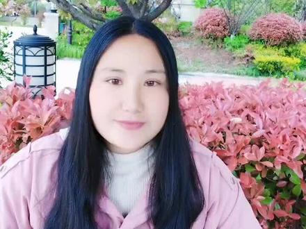 #传统文化 #面相 #相由心生 五颗暴富痣,快来看看自己有没有:1.眉中有痣。2.发中有痣。3.地库有痣。4.上臂有痣。5.脚背有痣。