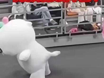 00后整活又整出花了!#大湾鸡 名场面并非刻意设计,而是“放养式”排练的意外之喜!#全运会#第十五届全运会#大湾鸡我系海豚唔系鸡啊