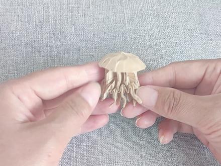 用一张纸折出一只可爱的水母。(上)折纸教程。 #折纸 #折纸教程 #爱手工爱生活 #水母