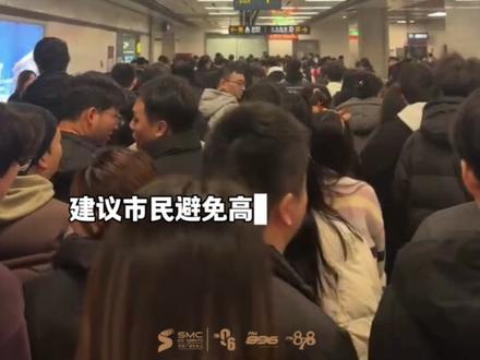 今晚有多少西安人
堵在了电视塔盘道?
评论区举手