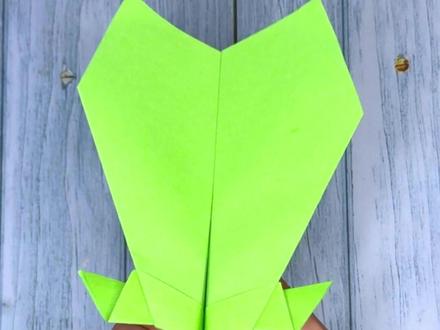 小跳蚤回旋纸飞机折纸教程,轻松实现返航,你学会了吗? #手工折纸 #折纸飞机 #纸飞机 #回旋纸飞机 #亲子手工