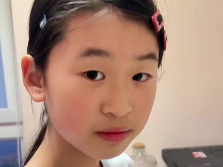 她画得这么好看,妮宝居然还说自己画的不好看,
你们觉得好不好看? #手账小日常 #画眼睛 #母女日常vlog #笔控