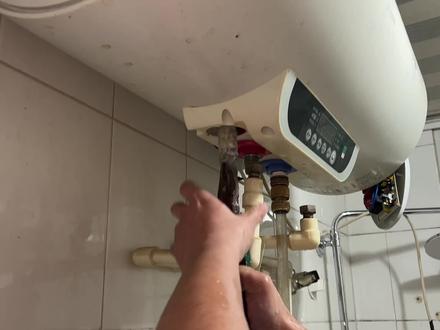 很多朋友不知道如何将热水器的水排出来,两种方法教给大家 #热水器除垢 #热水器清洗 #家电清洗 #家电清洗培训