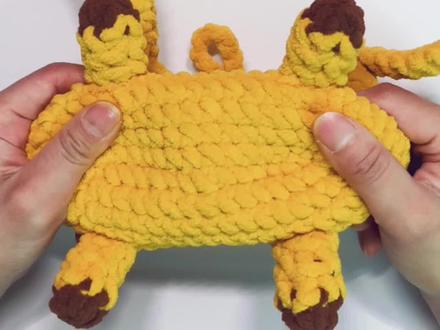 钩长颈鹿包包,包身腿部一体钩织教程。##长颈鹿包包钩织教程。#腿部包身一体钩织教程。#济南长颈鹿包包