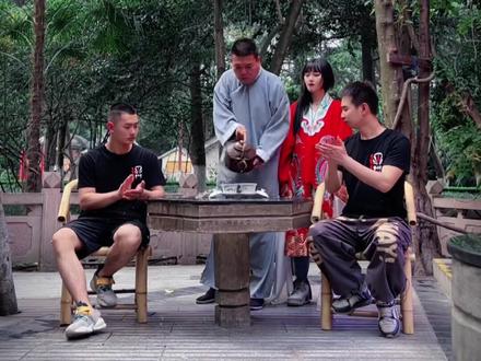倒茶有先后,添水讲规矩,雨露均沾,不可失礼!