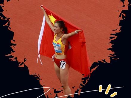 女子10000米决赛,夏雨雨最后400加速冲刺夺得冠军!#女子10000米决赛 #成都大运会