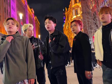 新歌《妈妈》全网上线,献给全天下最伟大的妈妈#蹦山咔拉咔 #蹦山咔拉咔妈妈 #关恒 #云南五兄弟 #新歌妈妈