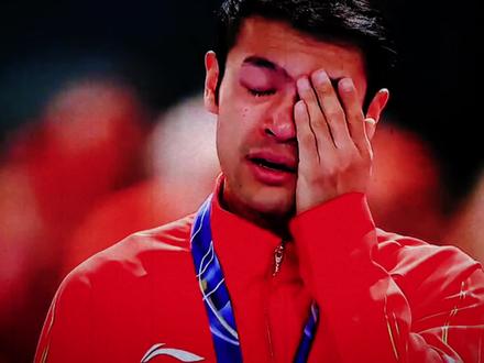 无人扶我凌云志,我自踏雪至山巅!宁忠岩这枚金牌真的精彩#宁忠岩 #滑冰 #体育 #宁忠岩夺冠 #宁忠岩赛后说自己滑疯了