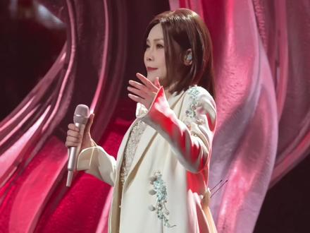好听又好看的《玫瑰泪》😍#我担秒了全世界 #田震 #田震复出 #田震演唱会 #女明星