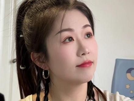 六一和闺女一起梳一个款亲子发型吧 #氛围感美女发型教程 #圆脸女生发型 #麻花辫教程简单又好看 #甜美麻花辫教程