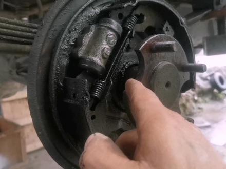 后驱车 半轴油封漏油 想自己更换的 可以看这视频 满满的干货