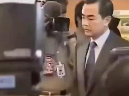 上邦使臣不拜下邦之君#外交官#王毅