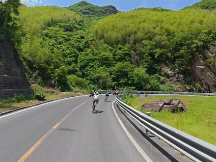 我没骑车 我不会偷偷涨功率的 #黑骑 #黑练 #这夏放心去野吧 #偷练 #公路车爬坡