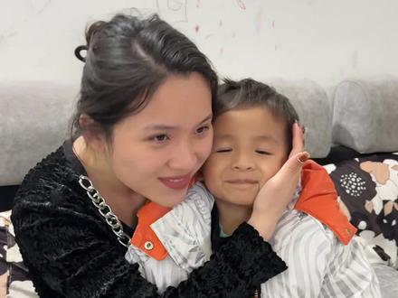 弟弟为什么叫哈基米呢,是因为那个视频以后姐姐们一直叫他哈基米,久而久之才叫哈基米的哈。