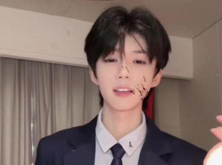 这是真端起碗吃饭放下碗骂娘了#何秋亊 #何秋亊直播