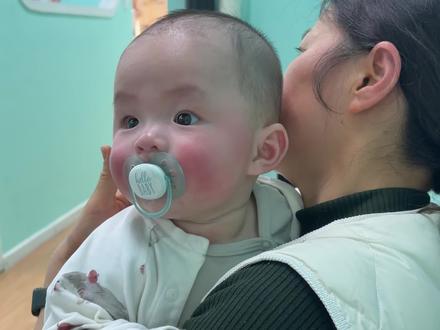 游完泳小脸红扑扑~
#小奶娃 #胖宝宝 #宝宝 #人类幼崽 #撸娃日常