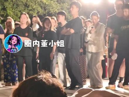 明明两位毅力都很强,但只盯着她的动作不放 #平板支撑 #离谱 #大数据推荐给有需要的人 #比赛