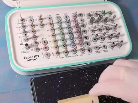 奥齿泰工具盒12-二类骨的流程和一类骨一样么? 口腔种植实操精华切片来啦!老师拆解种植体植入、骨量评估、软组织处理核心步骤,从术前准备到精准操作,每一步都标注关键要点。牙医同行、相关专业学生速存,干货无废话,助力提升实操技能~#牙医#口腔#种植#口腔之家#技术分享