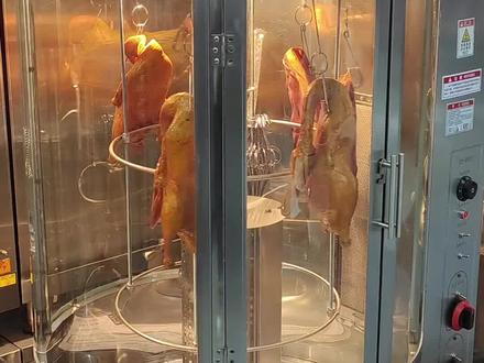 想要性价比高的烤鸭炉,可以看看这款自动旋转圆桶烤鸭炉,放在你的餐饮店门口是不是很不错。
#自动旋转烤鸭炉 #烤鸭炉 #圆桶烤鸭炉 #烤鸭 #快餐店 #餐饮设备