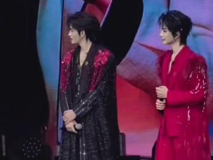 来自小星河的执念:亲一个😘
把☁旗给整不会了,我嘴都笑烂了😂(2026.3.2)
#神级现场 #追星#互动