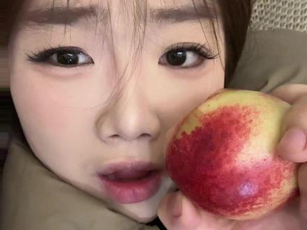 很甜很甜 跟父爱一样 #迷之角度女孩子 #父爱如山 #吴占华 #桃子