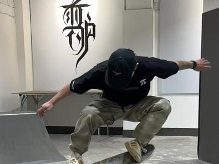 Ollie保姆级教学来啦#滑板 #ollie @硬骨头HARDBONE