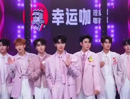 「严谨版VS原来版的自我介绍」 也算是限定版返场了🥹#喜悦X #喜悦男团