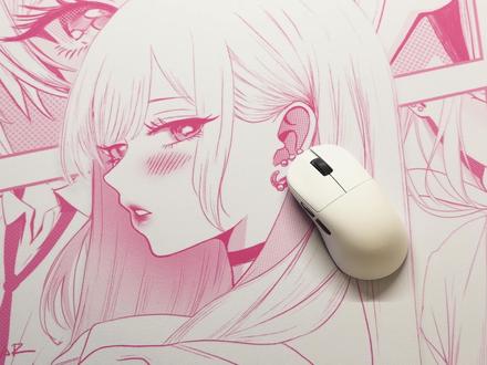 ATK U2V2 ultimate 大师版 | ATK U2V2 mini 大师版
首发价:299(首发限时优惠)
首发时间:2025.12.10 20点15分 至 2025.12.12 23点59分
首发权益:
3年质保 180天只换不修
99元ATK鼠标垫盲盒×1
39元ATK冰袖×1
79元ATK定制鼠标包×1(需要收获后前往官网登记,并且在抖音、B站或小红书上按要求分享外设)
------------------------------------------------------------------------------------
此次更新主要改了以下几点:
主控芯片升级:从诺迪克52840升级成为诺迪克54L15,性能更高,功耗更低,更省电
电池升级:升级为高密度电池,不增加重量的情况下电量储存更大,耐用性更高
主键微动调整:V2 mini 大师版的微动从原先的环诺机械微动升级为ATK定制光微动,点击手感更好
滚轮调整:V2mini 大师版的滚轮从丰实卫奇E10改为TTC金轮
外包装升级:从原先的纯文字LOGO样式变成了带有鼠标颜色以及鼠标信息的样式
鼠标表面调整:鼠标表面LOGO由老的“ATK”文字样式改为新的品牌LOGO
鼠标配色增新:新增玫红色以及湖水绿两种配色
网页驱动调整:驱动内会显示不同设置下的续航参考时间
接收器升级:由原先的六边形大接收器变成了雾透8K接收器,体型更小更好看#ATK #ATKU2V2 #电竞鼠标 #外设 #CS2