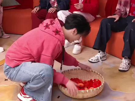 好熟练的霉豆腐制作过程#严浩翔 #霉豆腐