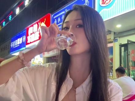 今天又认识了个美女酒搭子,喝酒不是目的开心才是意义#酒蒙子的日常 #酒蒙子闺蜜 #爱喝酒的小姐姐 #微醺时刻