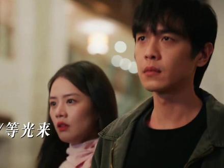 #电视剧人之初 由张若昀、马思纯主演的《人之初》定档于2025年12月27日在腾讯视频首播。该剧是一部悬疑犯罪剧,围绕孤儿高风和富家女吴菲菲的命运交织展开,通过一场车祸和一具埋藏多年的尸体,揭示了两代人的秘密和人性的复杂性。#张若昀#马思纯#新剧来袭