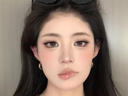 阔面方圆脸|裸棕轻亚裔妆!淡颜美的很安心~ #美妆模范生 #马年新妆新好物 #春节妆容教程 #春节美图我先预制上了 #妆容教程