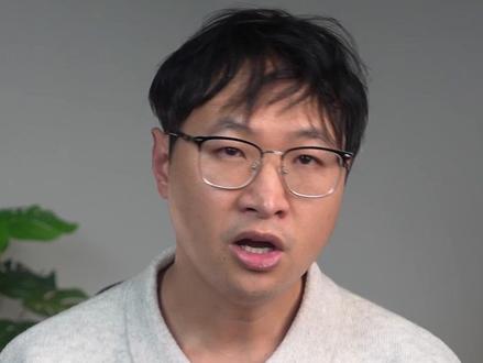 iPhone16Pro性价比超高的苹果旗舰机,现在依然推荐! 16Pro在各方面都很优秀,再用四五年没问题,如今入手依然值得!#手机推荐 #iPhone16Pro #性价比手机 #转转二手