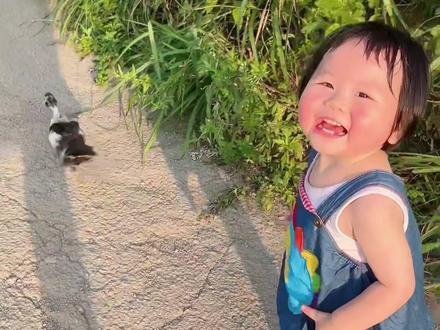 就一两分钟不见就跑那么远了 !!#人类幼崽成长记 #人类幼崽迷惑行为大赏