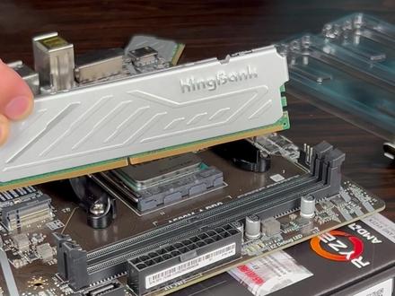 电脑台式主机ddr4内存条安装教程,一个视频教会你#ddr4 #内存条#安装教程 #diy电脑 #王高祥