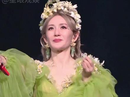 谢娜个人首场演唱会开启这一夜,破圈实力、人脉宇宙、永远不服输,被照在她身上的镜头诠释的淋漓尽致#谢娜 #何炅 #赵丽颖 #影娱热点团 #内容启发搜索